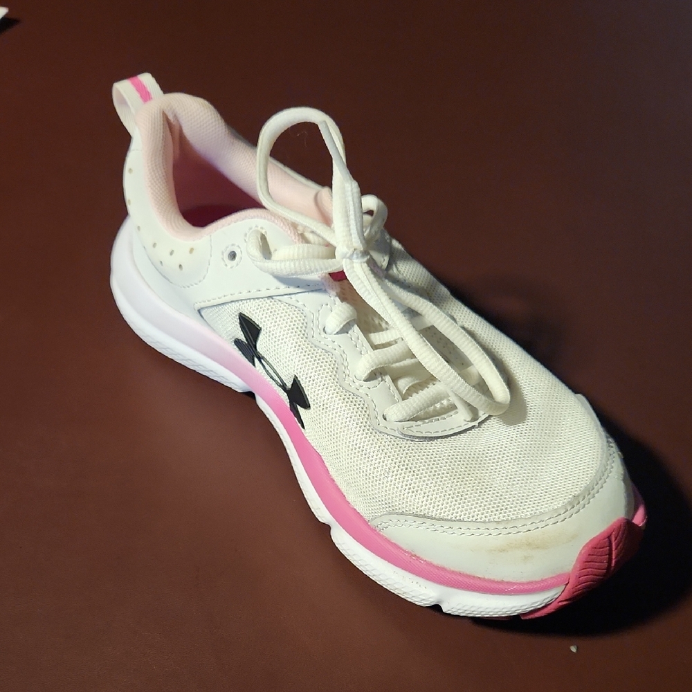 Under Armour Women's White and Pink Athletic Sneakers With Flaw